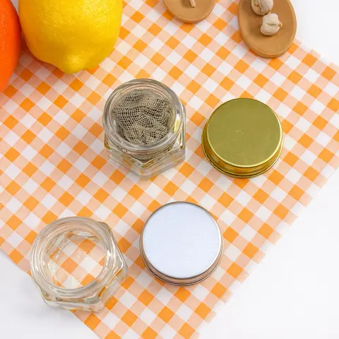 สินค้าใหม่!! พร้อมส่ง กระปุกใส่ยาดมสมุนไพรแบบแก้ว มีฝาสีเงิน/ทอง